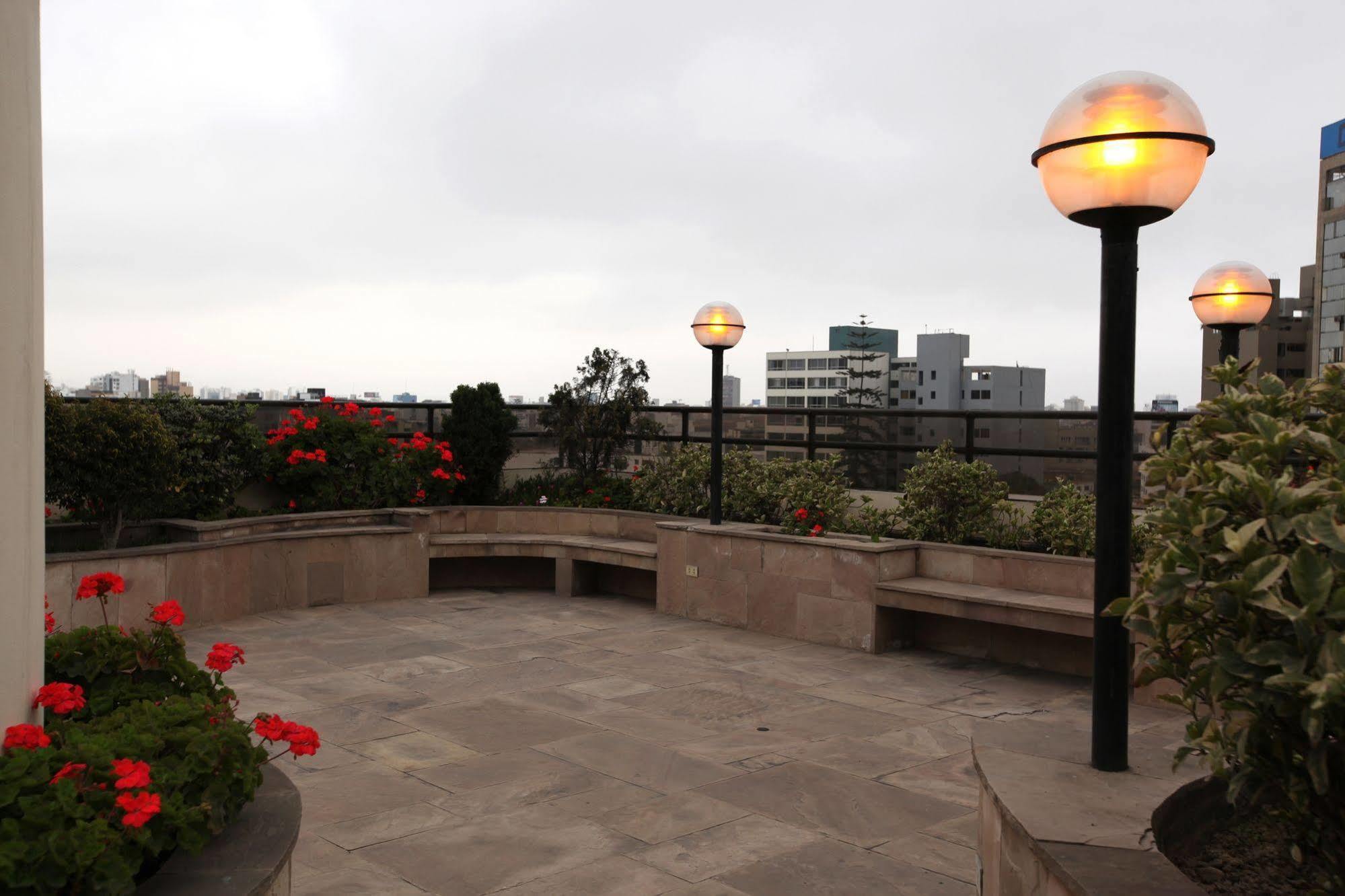 Suites Plaza Las Flores Lima Exterior photo