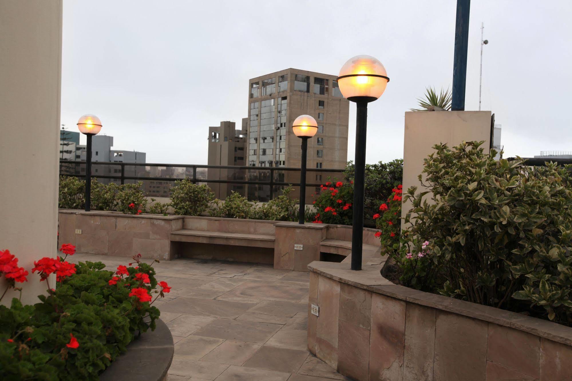 Suites Plaza Las Flores Lima Exterior photo